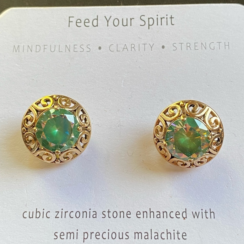 MINDFULNESS MALACHITE AND BRASS EARRINGS.
